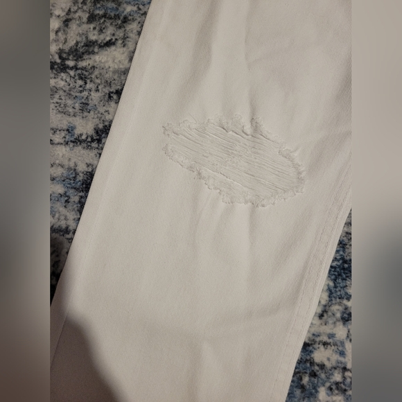 Vanilla Star White Mom Jeans High Rise Tapered Distressed- Size 11 New - Picture 3 of 12
